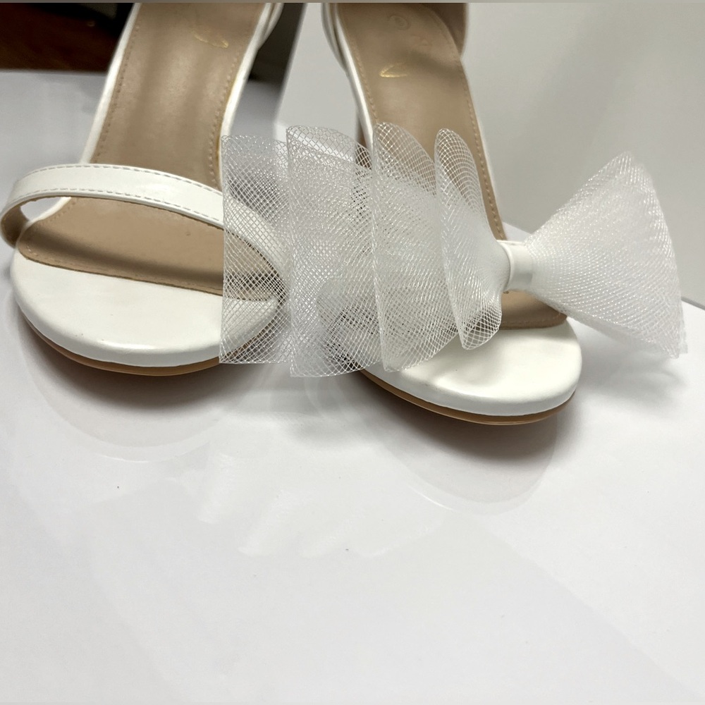 NWT ⚜️🤍⚜️ gorgeous white heels with detachable bows bridal - Picture 11 of 14
